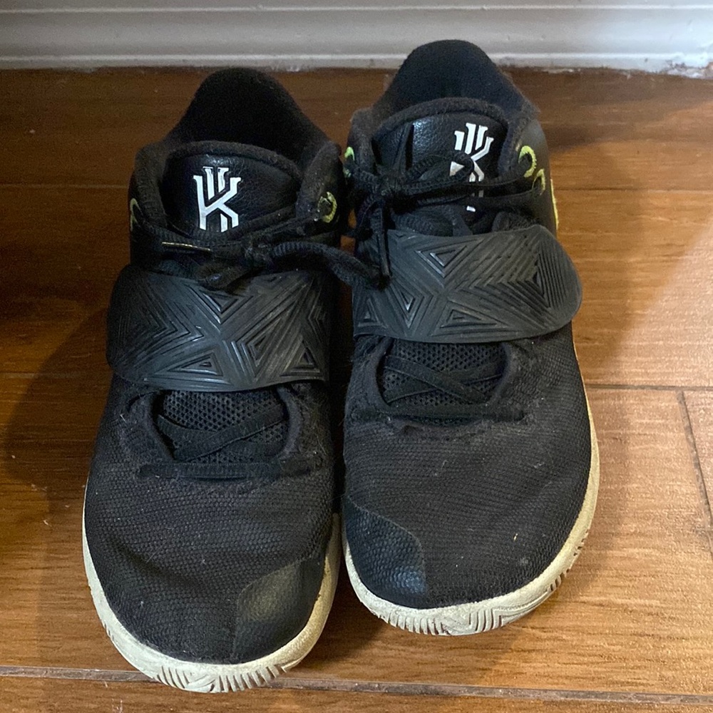 Men’s Size 9 Nike Kyrie Basketball shoes in fair condition